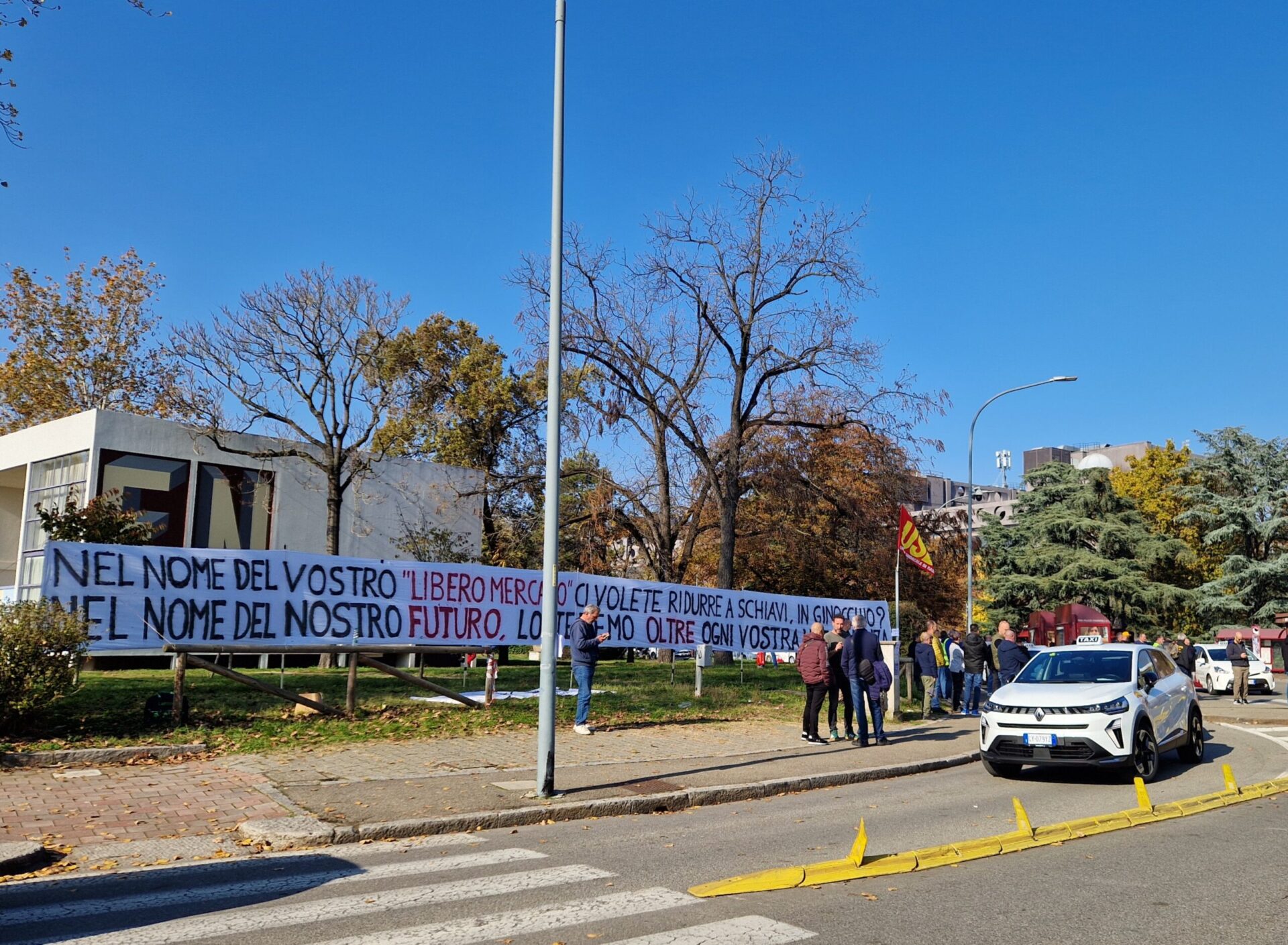 protesta-dei-tassisti-contro-gli-uber:-“sono-partner-ufficiali-dell’evento-anci”