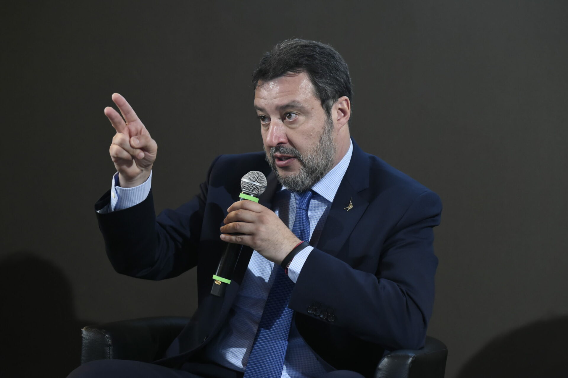 regionali-in-campania,-salvini-suona-la-carica:-“la-partita-e-apertissima”.-fischi-contro-landini