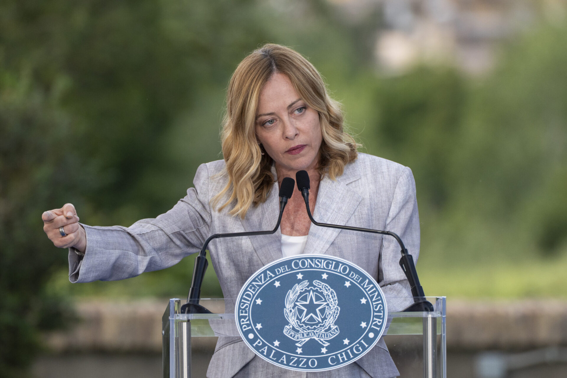 meloni:-“la-manovra-consente-all’italia-di-uscire-dal-disavanzo-senza-rinunciare-agli-obiettivi”