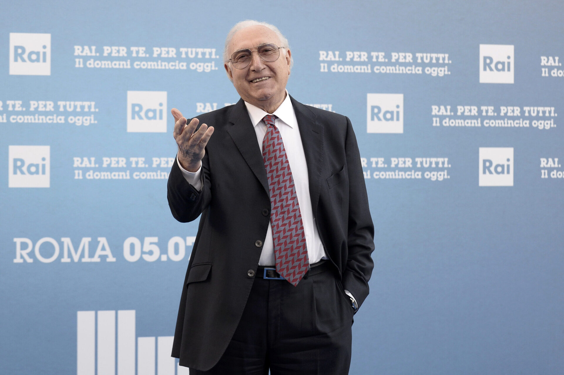 sanremo-pensa-a-un-omaggio-a-pippo-baudo:-una-statua.-manca-solo-l’ok-della-famiglia