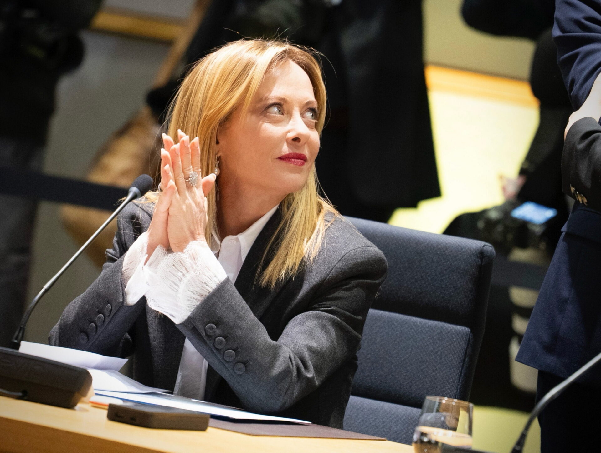 fdi,-mezzo-governo-celebra-il-‘melonismo’-col-testo-sacro-di-bocchino