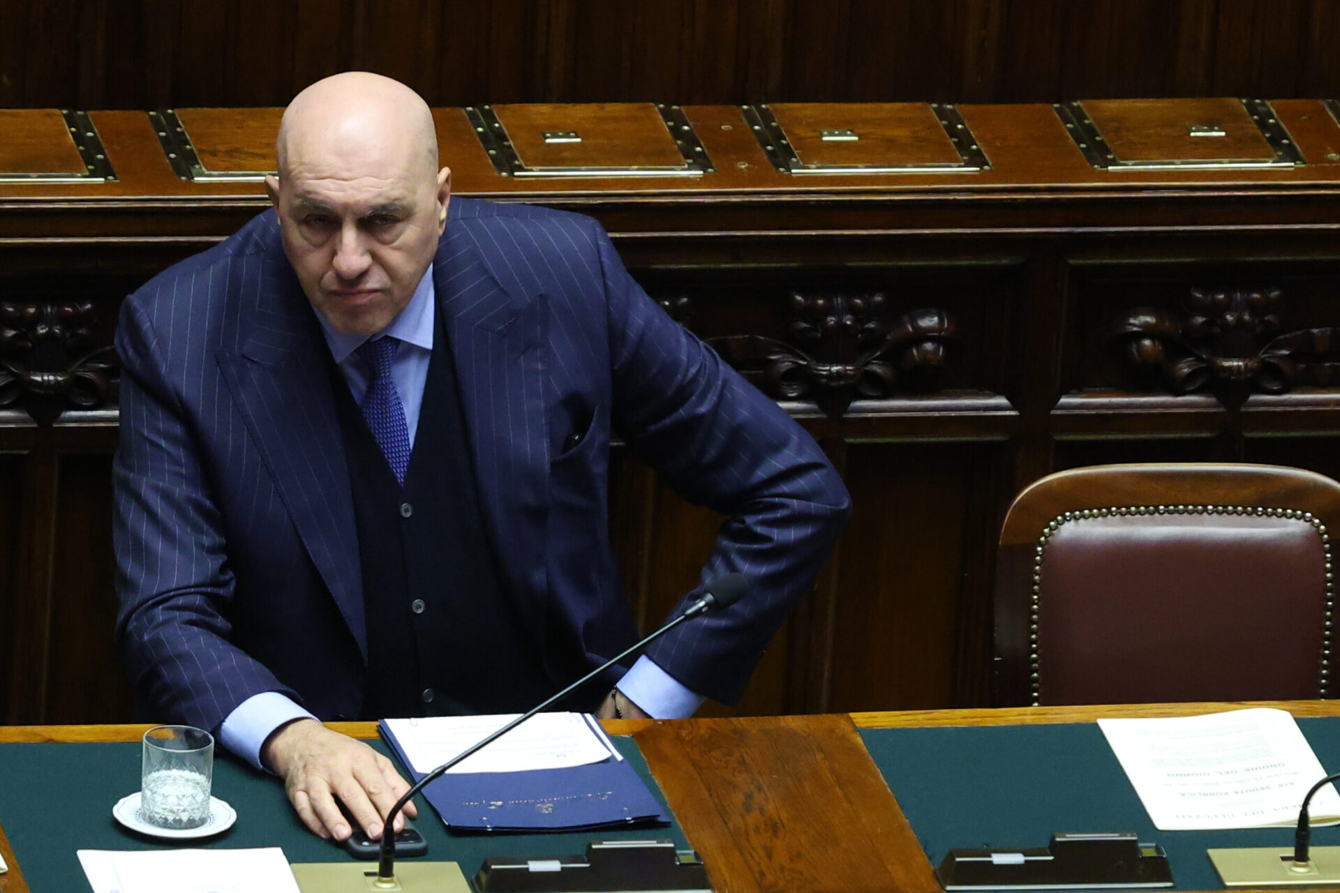 crosetto-rientra-da-dubai-con-un-aereo-militare-“pagato-il-triplo”:-“ho-gestito-la-situazione-a-distanza”