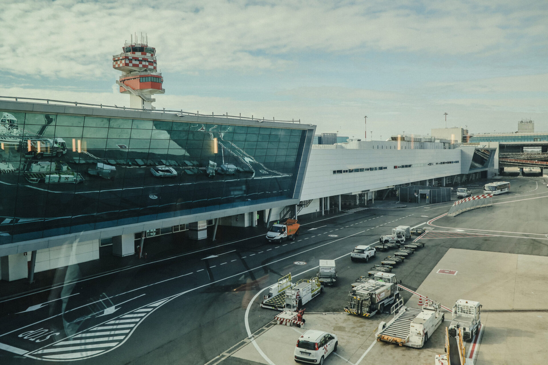 e-arrivato-a-roma-fiumicino-il-volo-con-i-primi-127-italiani-rientrati-dall’oman