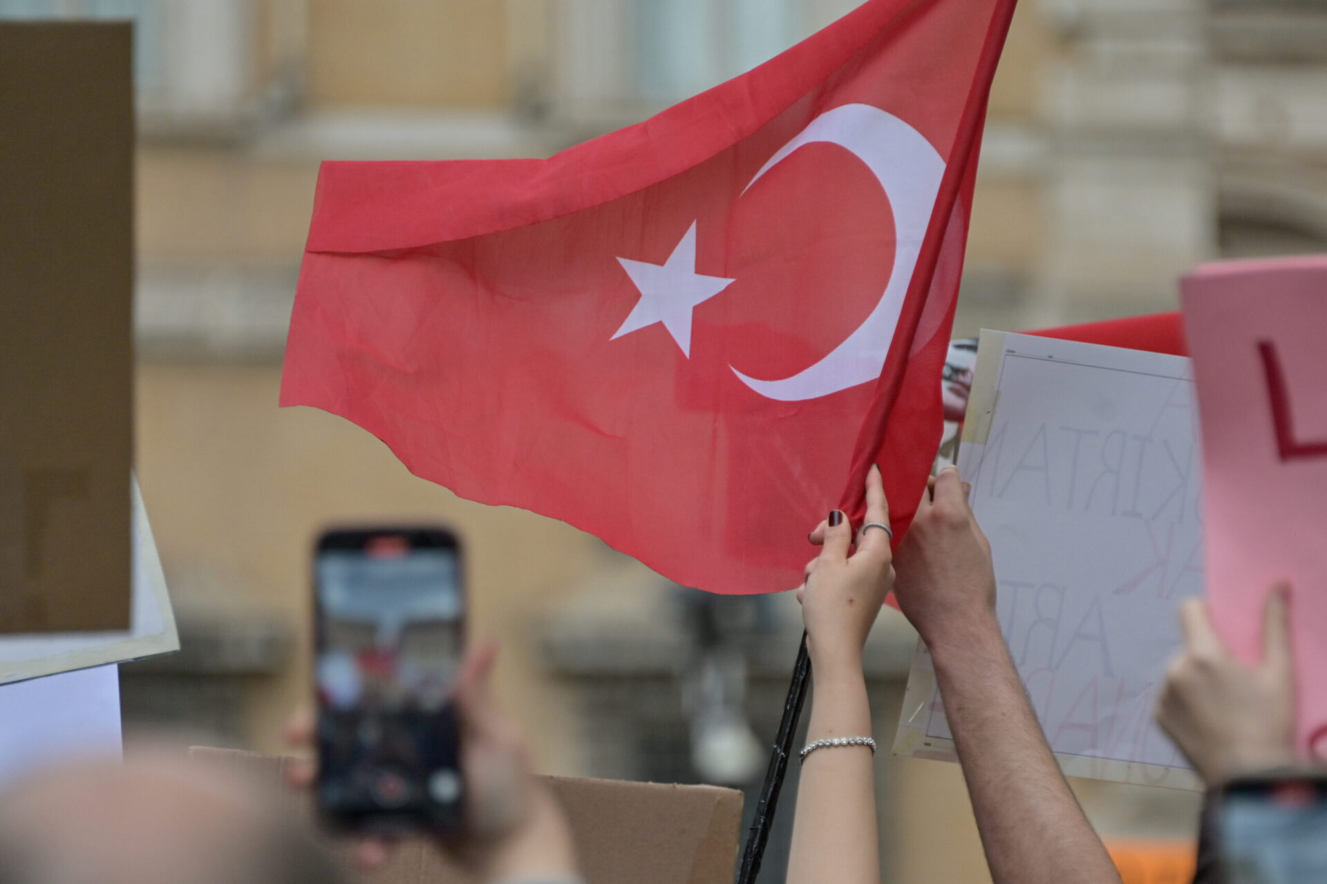 turchia,-al-via-il-processo-contro-l’ex-sindaco-di-istanbul-imamoglu-l’accusa-chiede-2.430-anni-di-reclusione