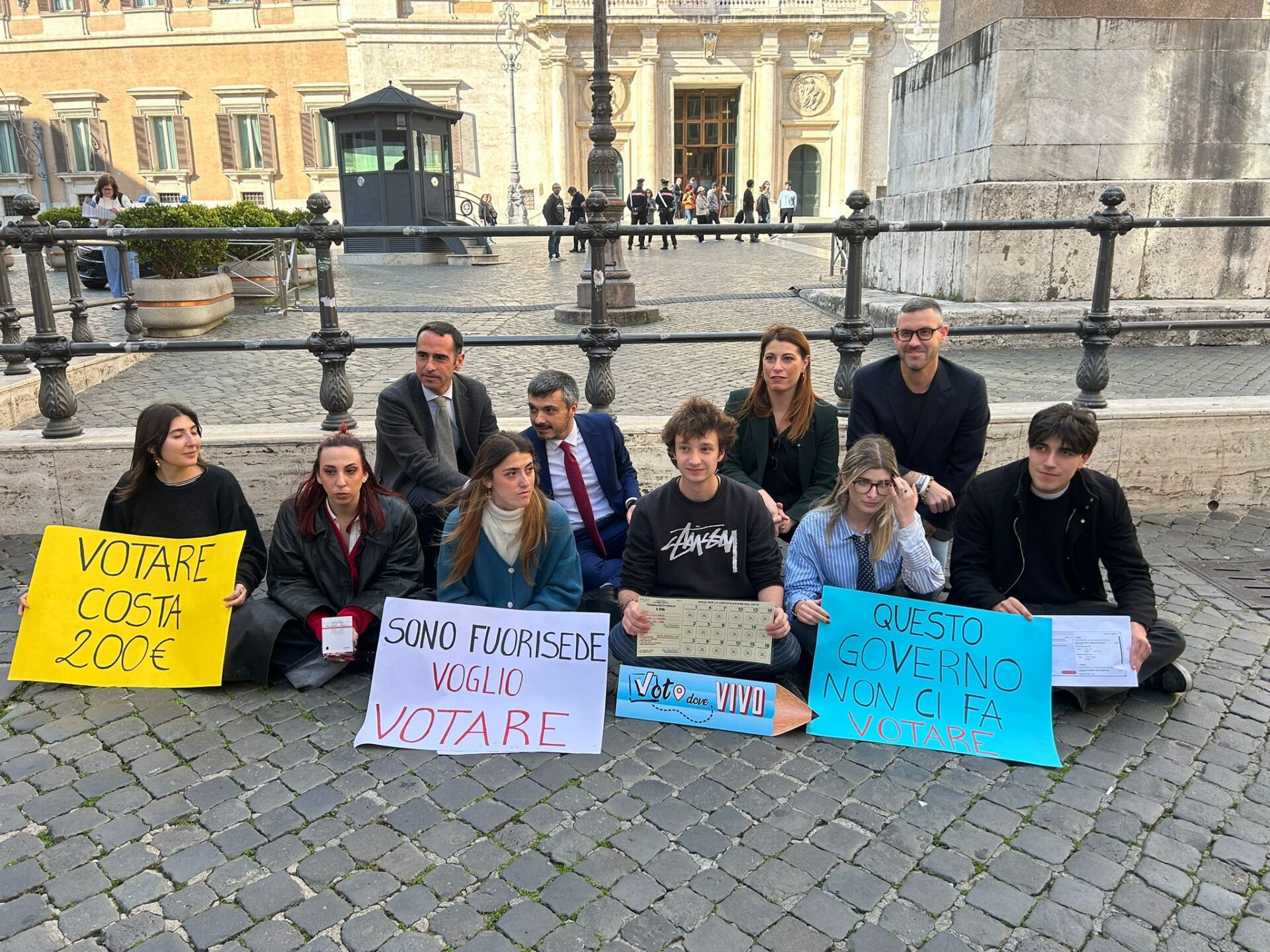 referendum,-studenti-in-protesta-a-montecitorio:-“la-maggioranza-ha-paura-del-voto-fuorisede”