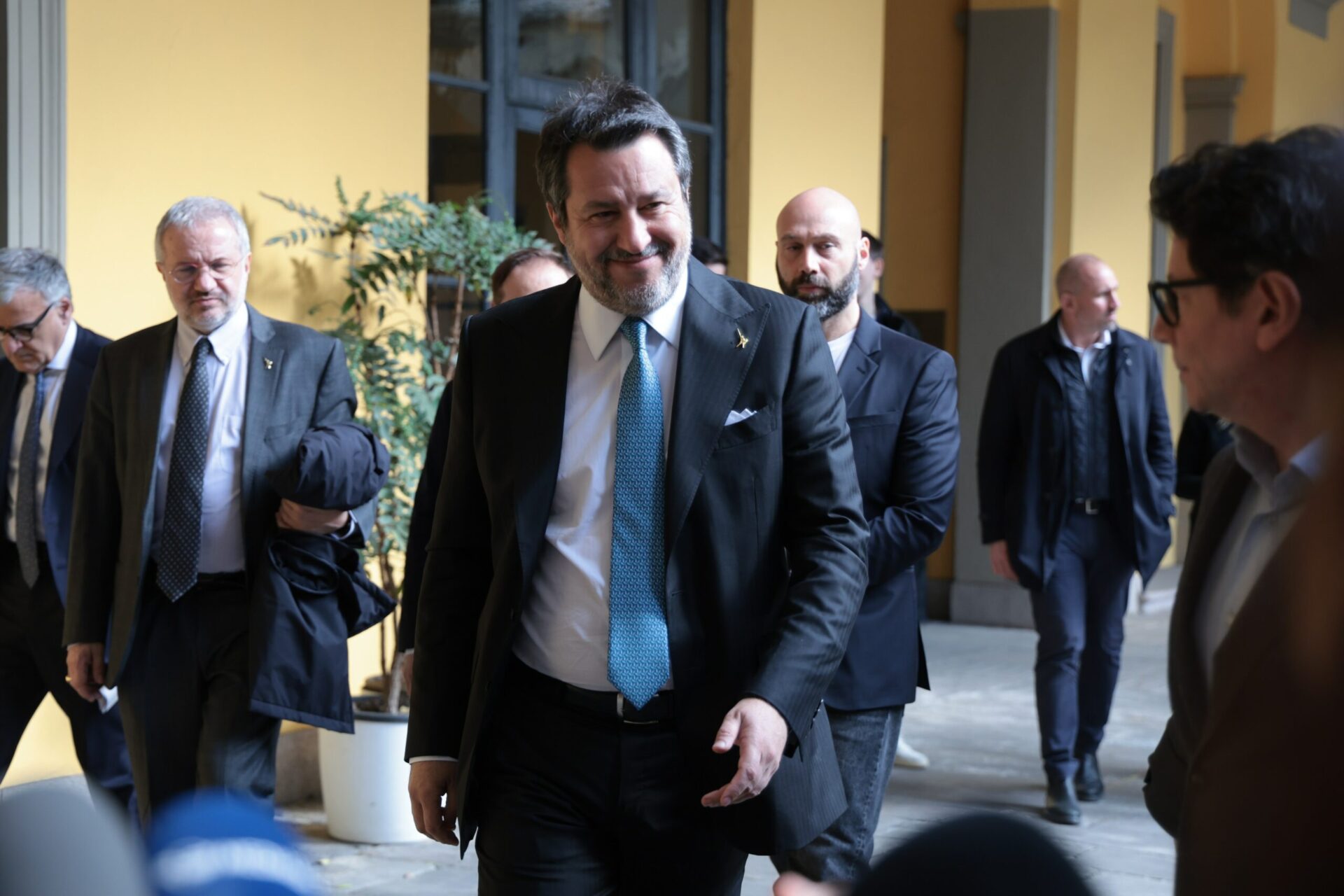 via-libera-al-decreto-carburanti,-meloni:-“prezzi-subito-giu”.-salvini:-“italiani-pagheranno-meno-degli-altri-in-europa”