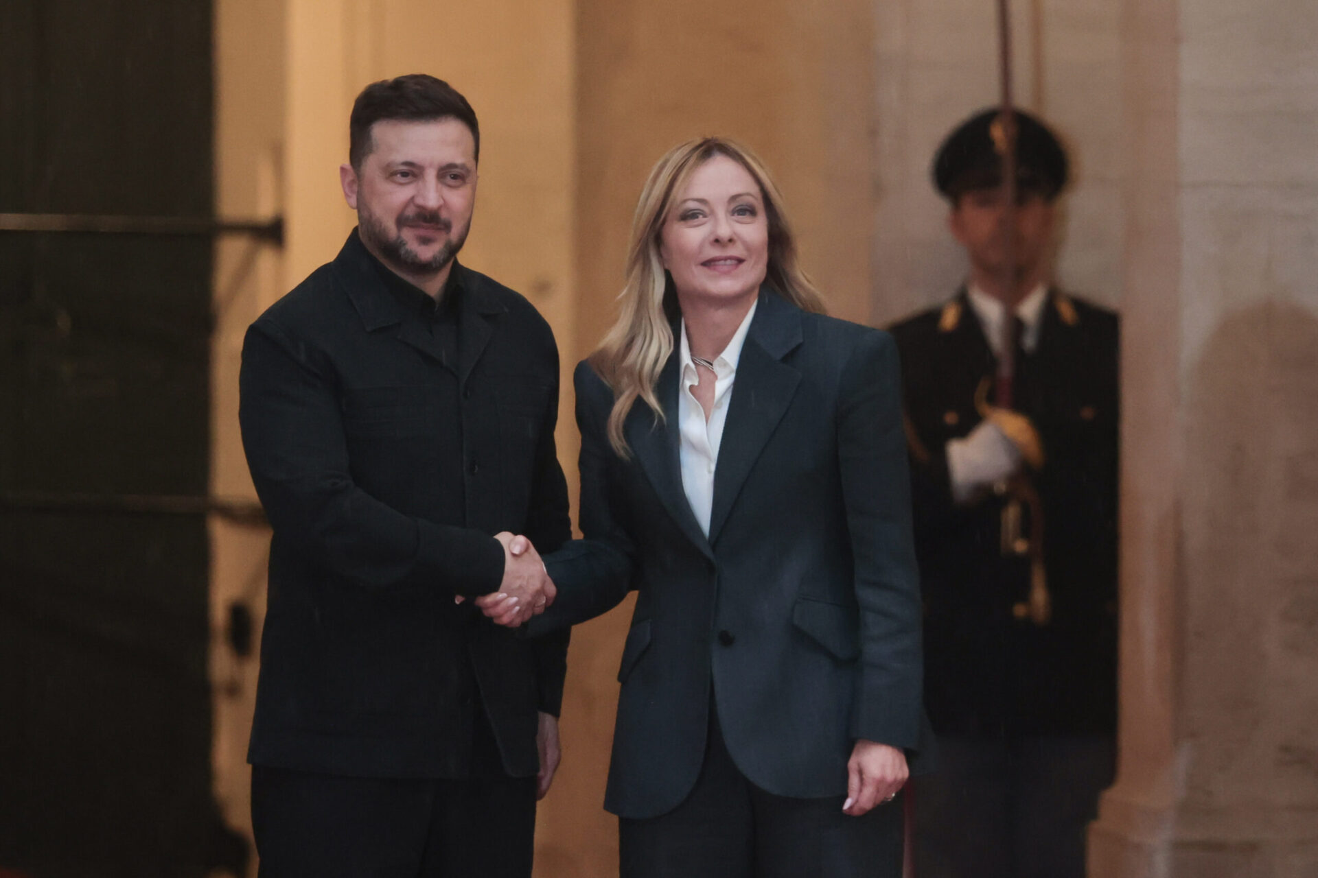 foto|-video|-zelensky-a-roma-incontra-meloni,-la-premier:-“il-sostegno-a-kiev-e-necessita-strategica,-in-gioco-anche-la-sicurezza-dell’ue”