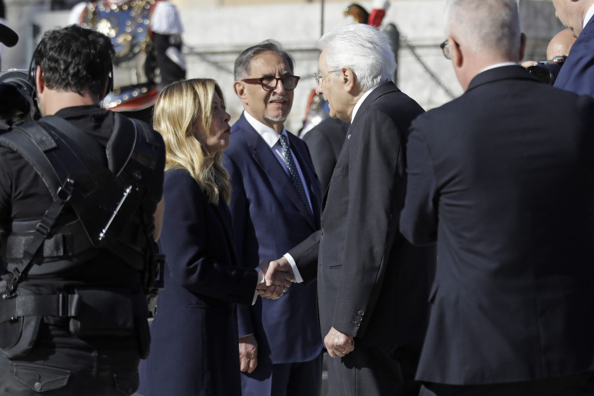 live-|-25-aprile,-la-liberazione-in-diretta:-mattarella-all’altare-della-patria.-meloni:-“momento-di-coesione-nazionale”