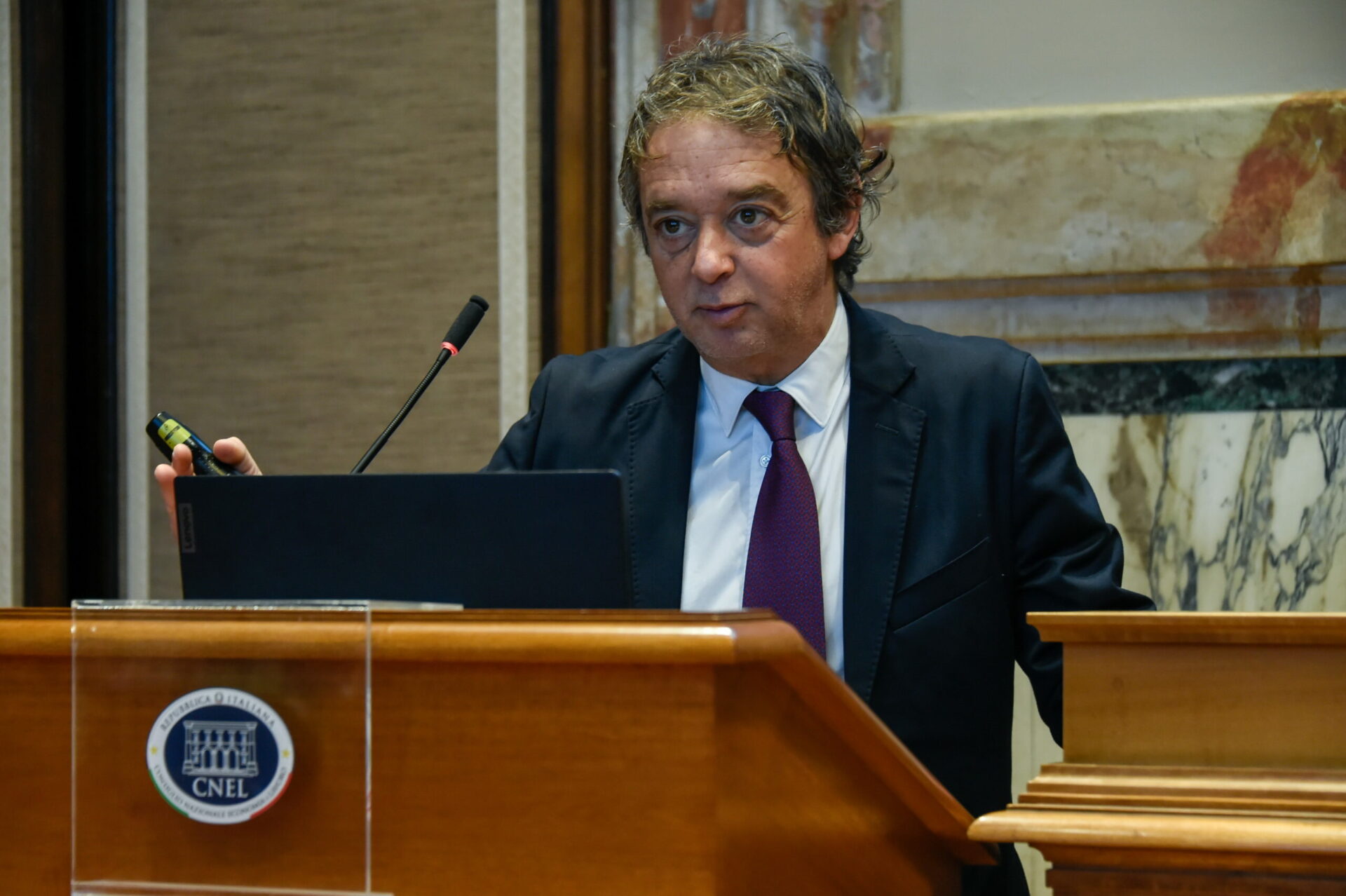 iran,-l’allarme-di-confindustria:-“con-la-chiusura-di-hormuz-autonomi-per-6-11-mesi,-2-sono-gia-passati”