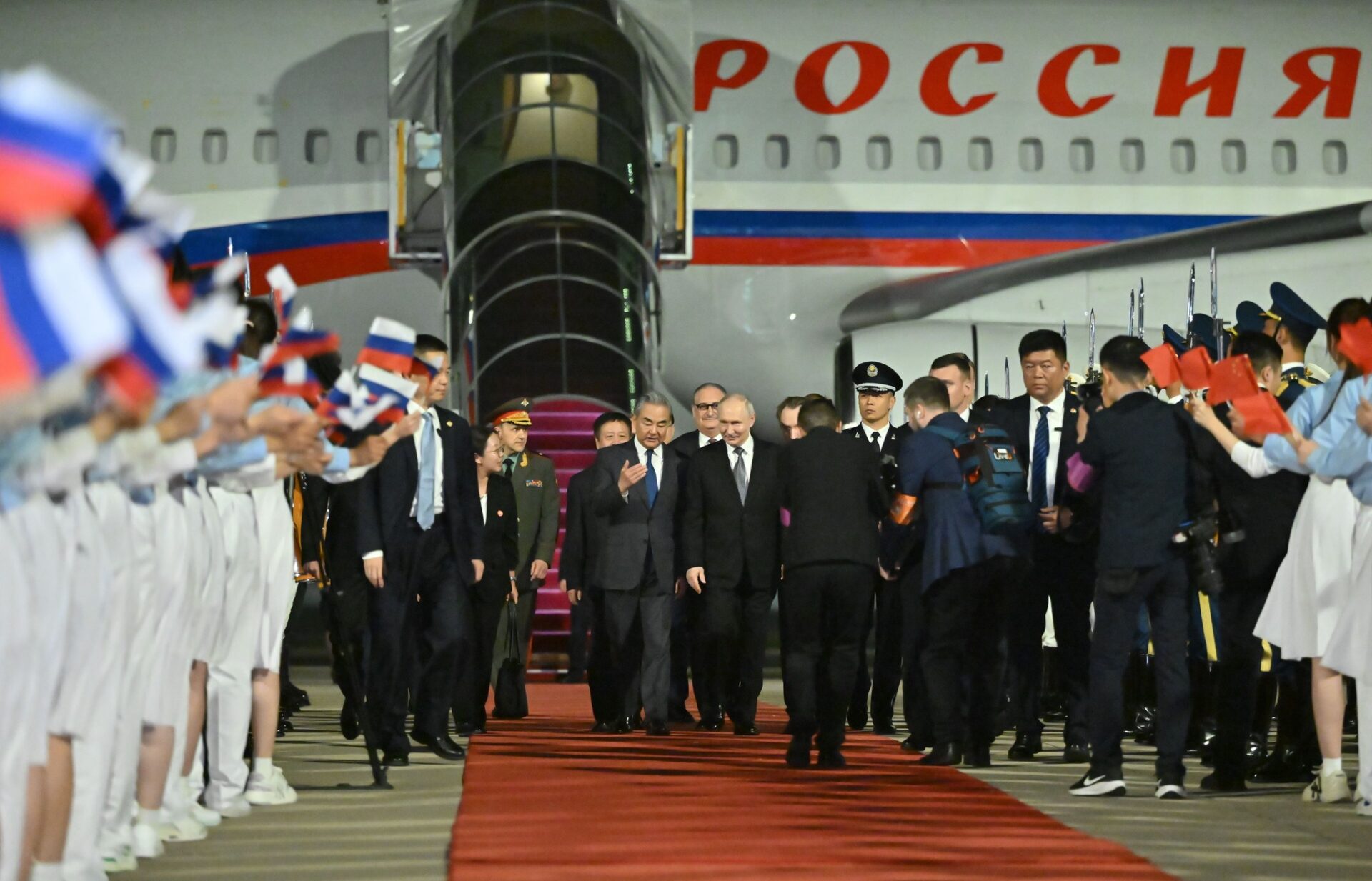 guerra-in-iran,-dalla-cina-l’ordine-di-xi-e-putin-a-trump:-“stop-alle-ostilita,-avanti-con-i-negoziati”