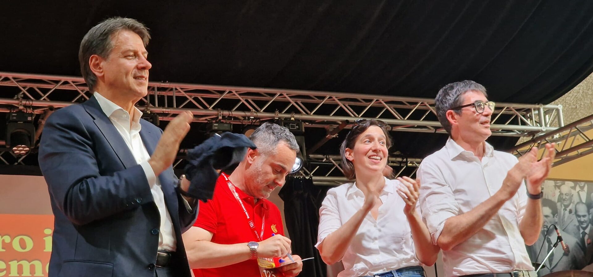 video-|-schlein-conte-fratoianni:-“insieme-al-voto-per-governare-5-anni-mai-piu-divisi”.-poi-parte-‘bella-ciao’