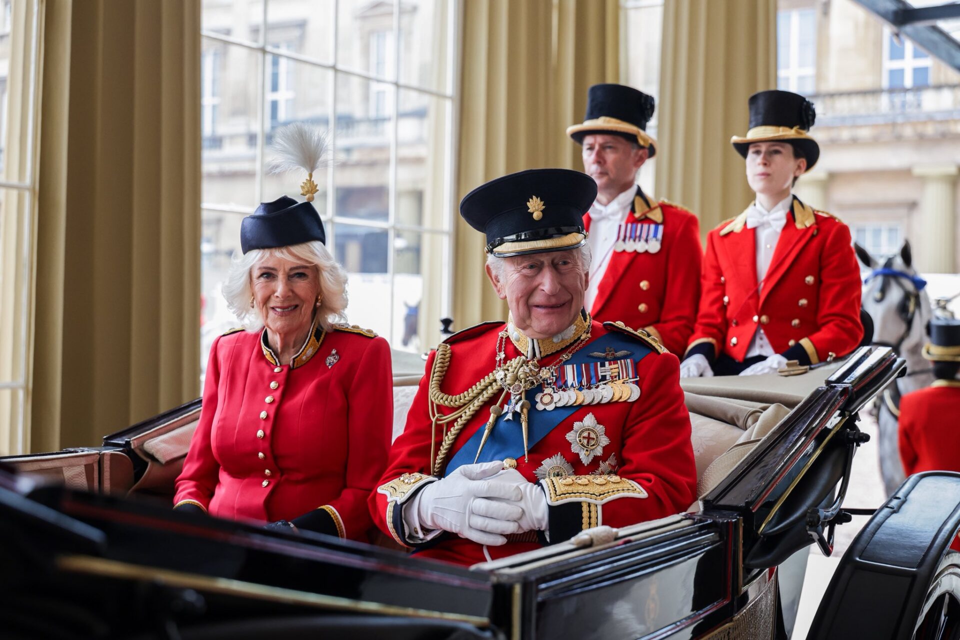 carlo-e-camilla-lasciano-buckingham-palace:-non-torneranno-a-viverci-alla-fine-dei-lavori-di-ristrutturazione