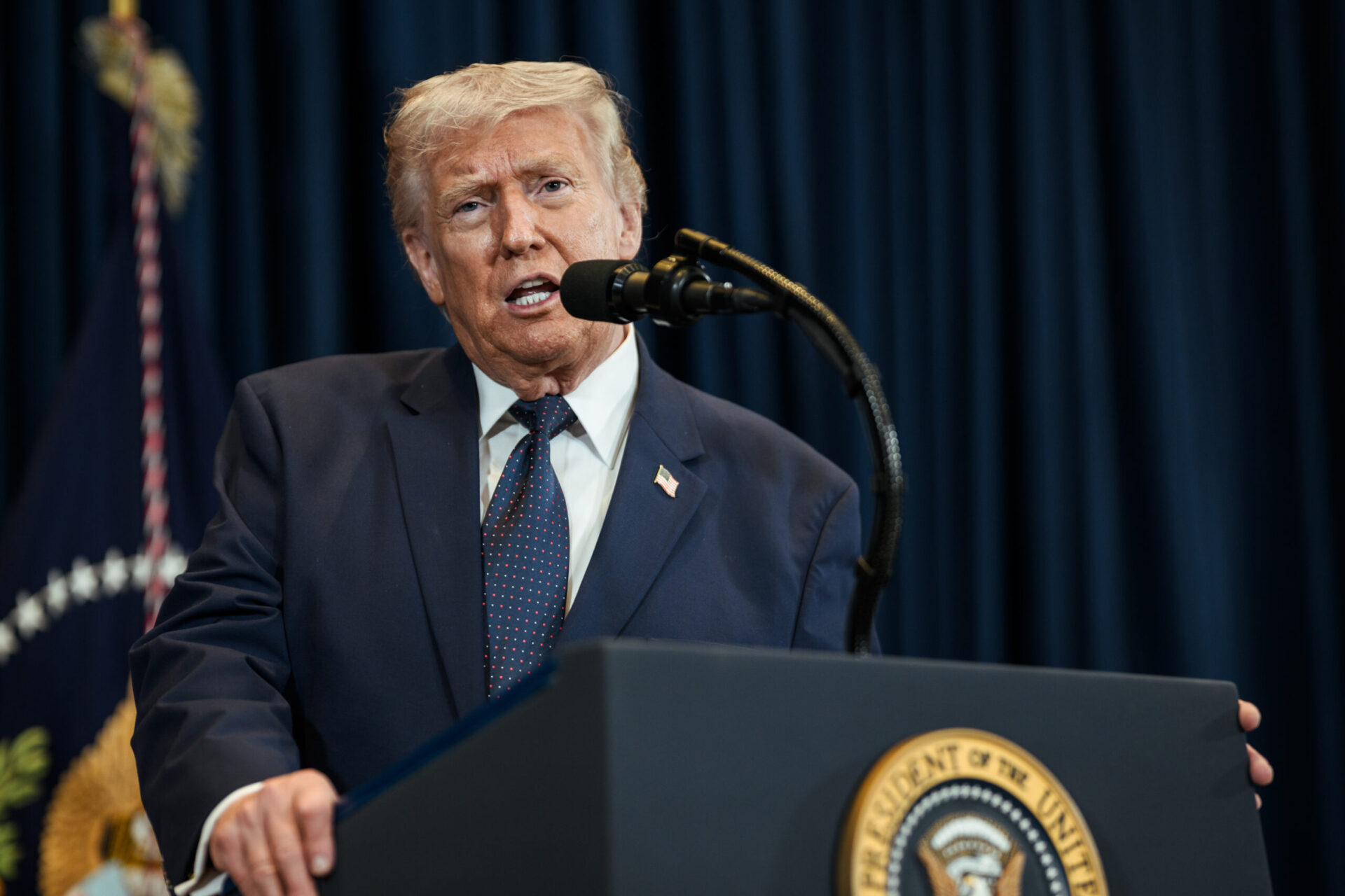 tegola-per-trump-dalla-corte-suprema:-deve-risarcire-la-giornalista-carroll-con-5-milioni-per-abusi-sessuali-e-diffamazione