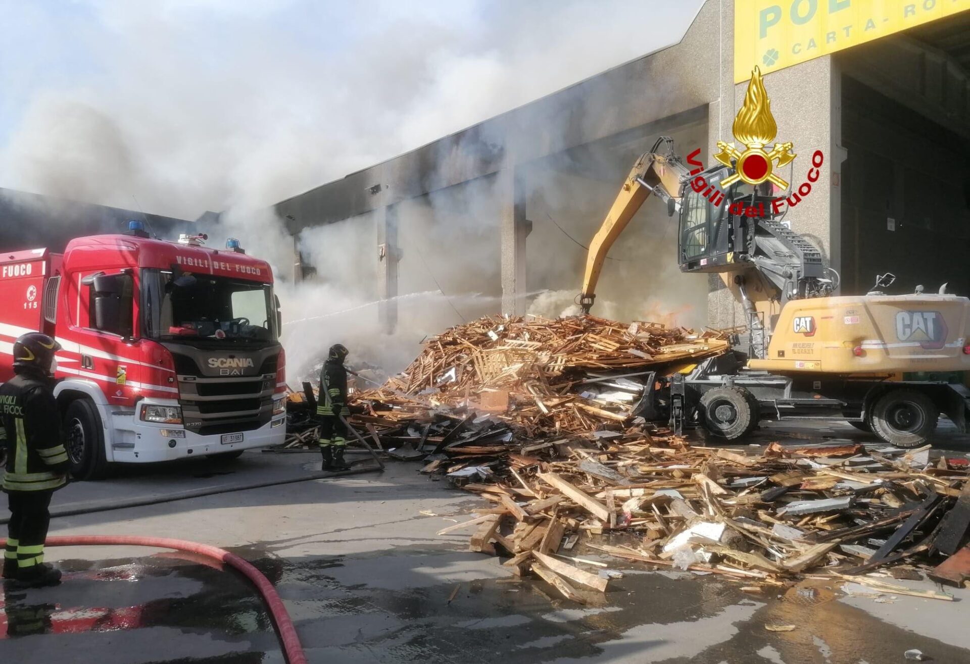 ancora-un-rogo-a-milano,-scoppia-incendio-nella-polirecuperi-srl