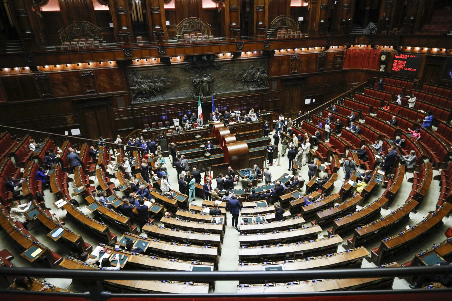 legge-elettorale,-e-caccia-ai-30-franchi-tiratori.-chi-sono?-la-chat-segreta-di-forza-italia-e-i-sospetti